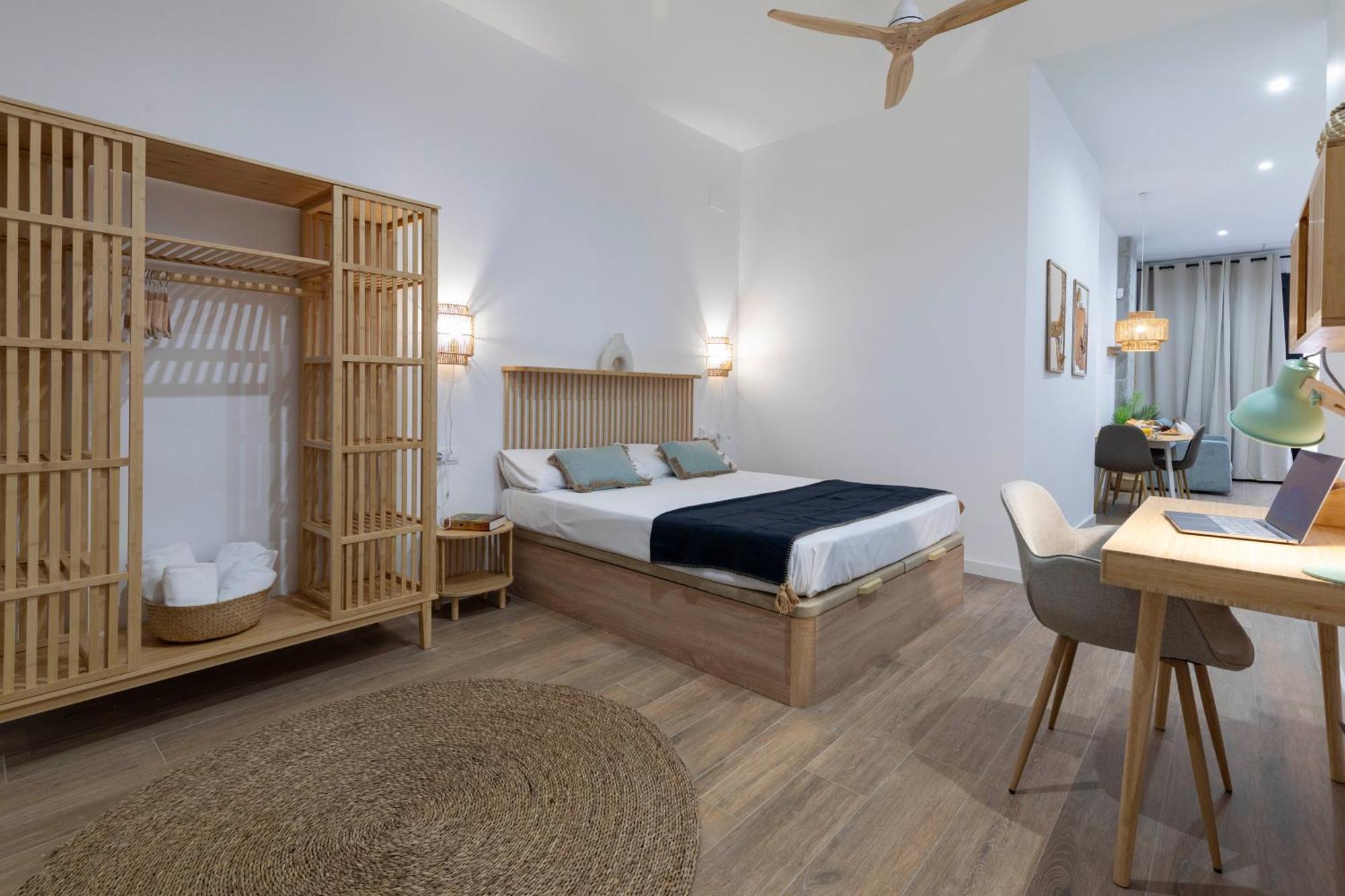 Travel Habitat Mediterranean Suites Valencia Eksteriør billede