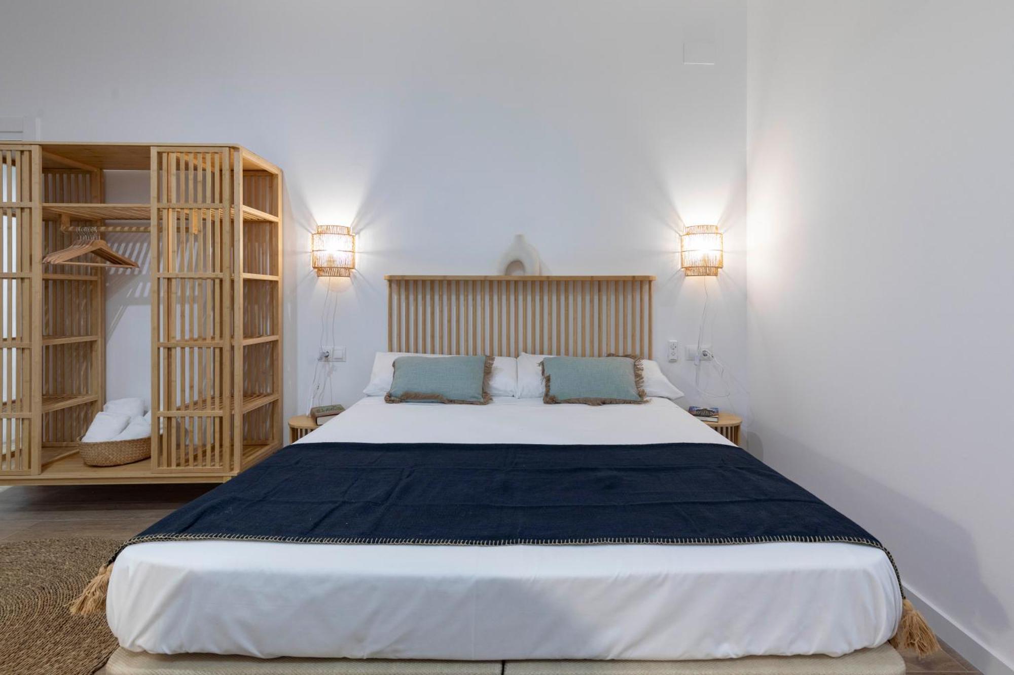 Travel Habitat Mediterranean Suites Valencia Eksteriør billede
