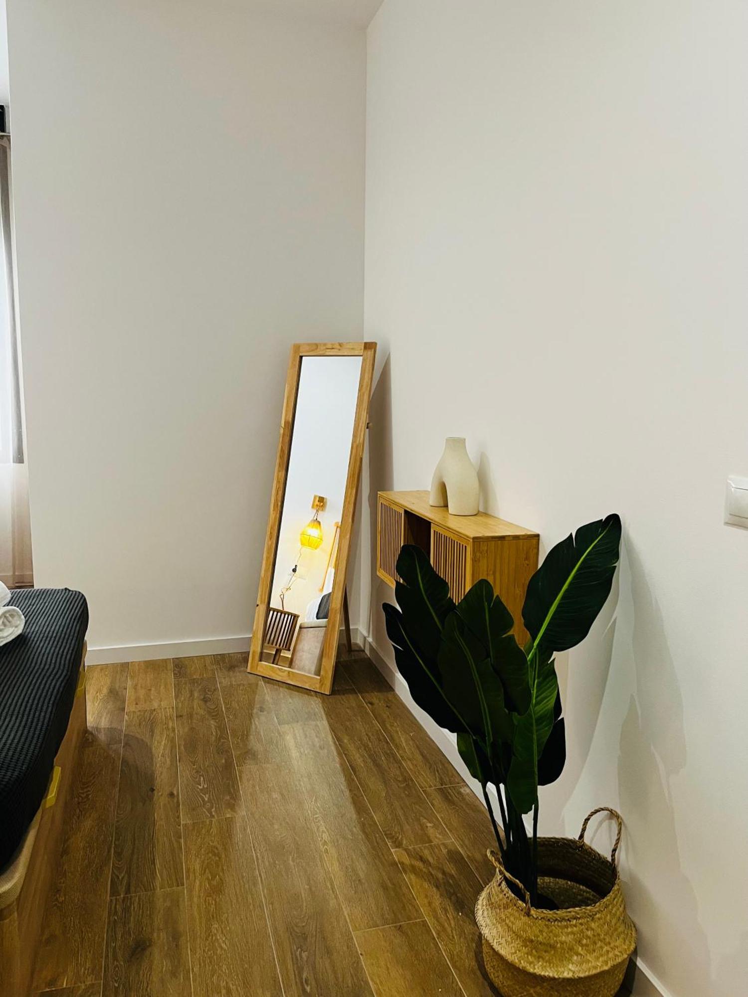 Travel Habitat Mediterranean Suites Valencia Eksteriør billede