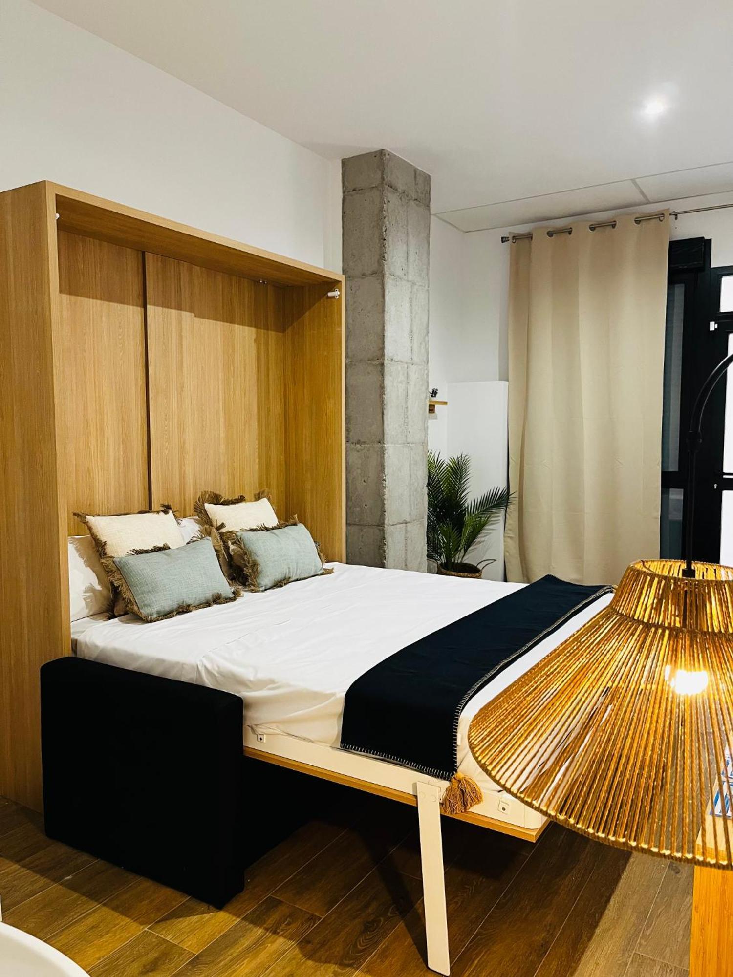 Travel Habitat Mediterranean Suites Valencia Eksteriør billede