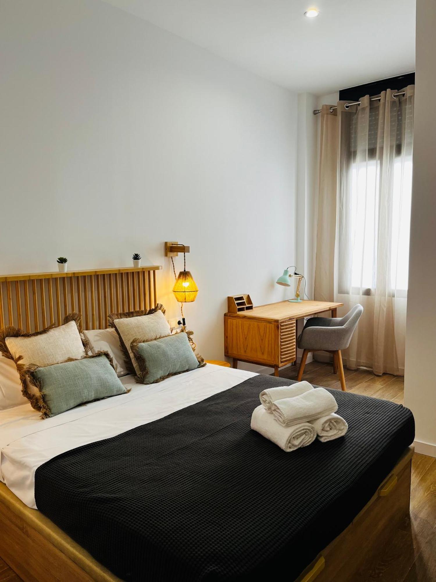 Travel Habitat Mediterranean Suites Valencia Eksteriør billede