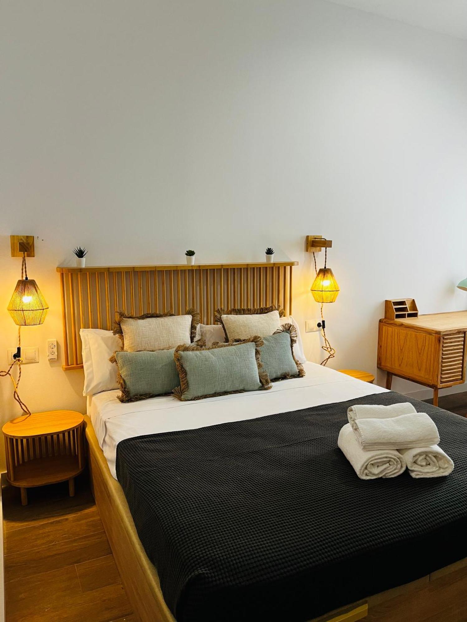Travel Habitat Mediterranean Suites Valencia Eksteriør billede