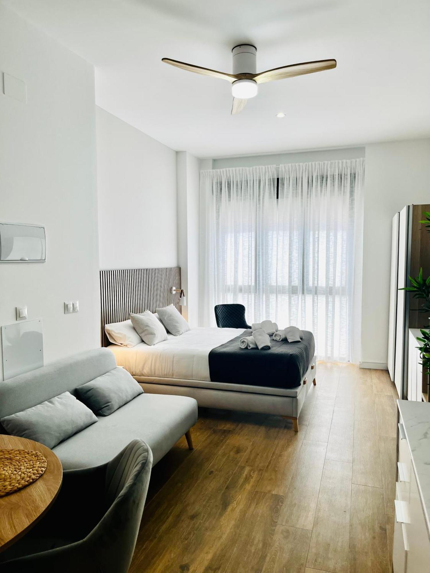 Travel Habitat Mediterranean Suites Valencia Eksteriør billede